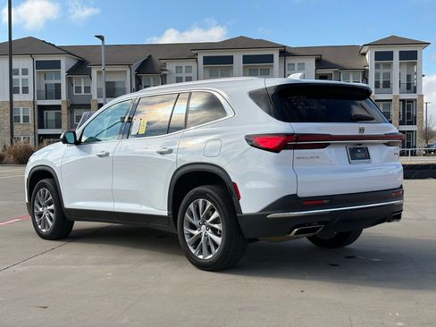 Used 2025 Buick Enclave Preferred image 5