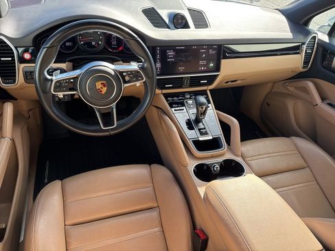 Used 2021 Porsche Cayenne image 18