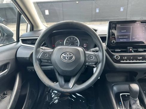 Used 2020 Toyota Corolla LE FWD image 18