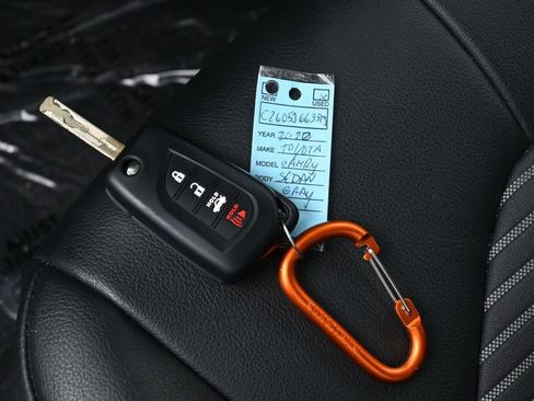 Used 2022 Toyota Camry SE FWD image 18