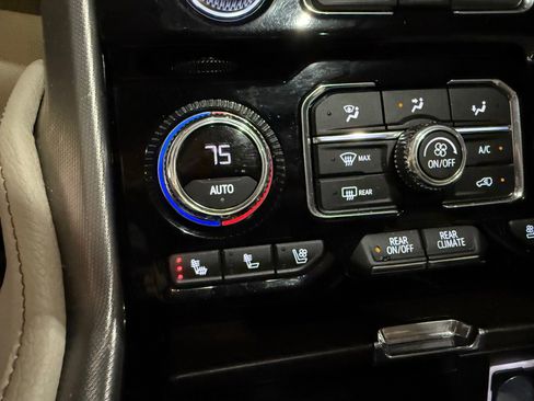 Used 2021 GMC Yukon XL Denali w/ Denali Premium Package image 46