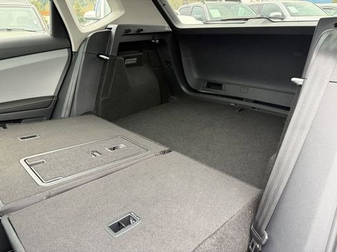 Used 2024 Volkswagen Taos SE image 28