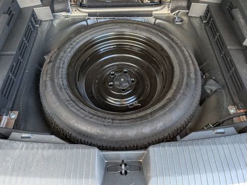 Used 2024 Nissan Rogue S AWD/4WD image 15
