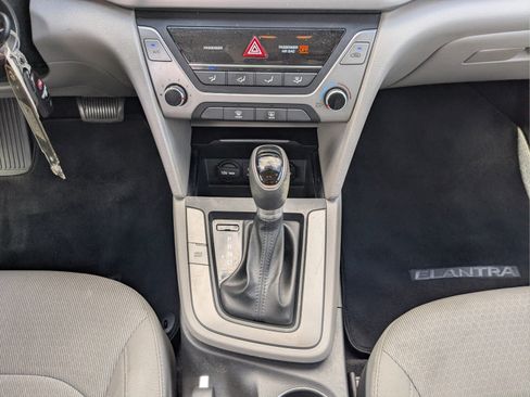 Used 2017 Hyundai Elantra SE FWD image 18