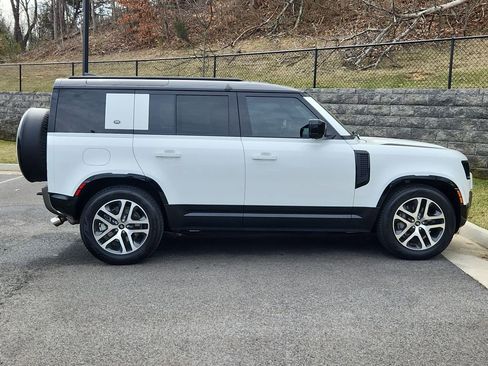 Used 2024 Land Rover Defender 110 X-Dynamic SE image 11