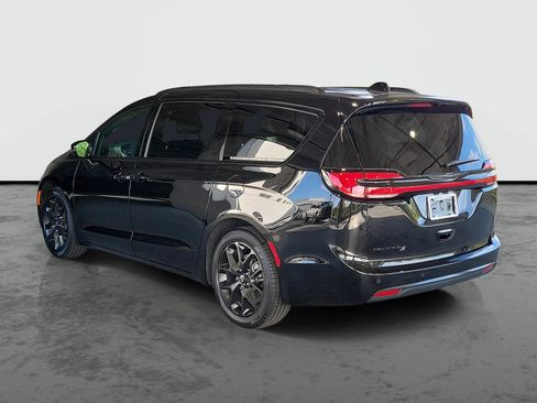 New 2026 Chrysler Pacifica Select FWD image 3