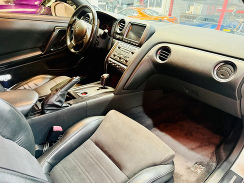 Used 2013 Nissan GT-R Premium AWD/4WD image 39