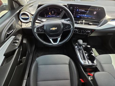 Used 2025 Chevrolet Trax LT w/ Driver Confidence Package FWD image 10