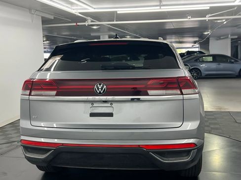 Used 2025 Volkswagen Atlas Cross Sport SE image 6