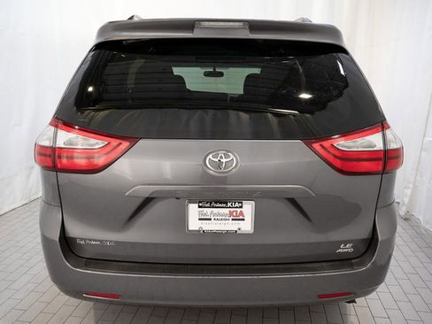 Used 2016 Toyota Sienna LE image 4