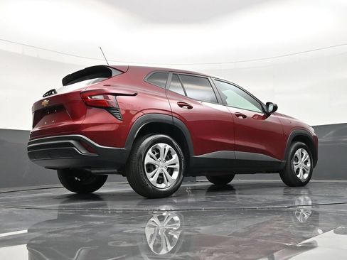 Used 2025 Chevrolet Trax LS FWD image 26