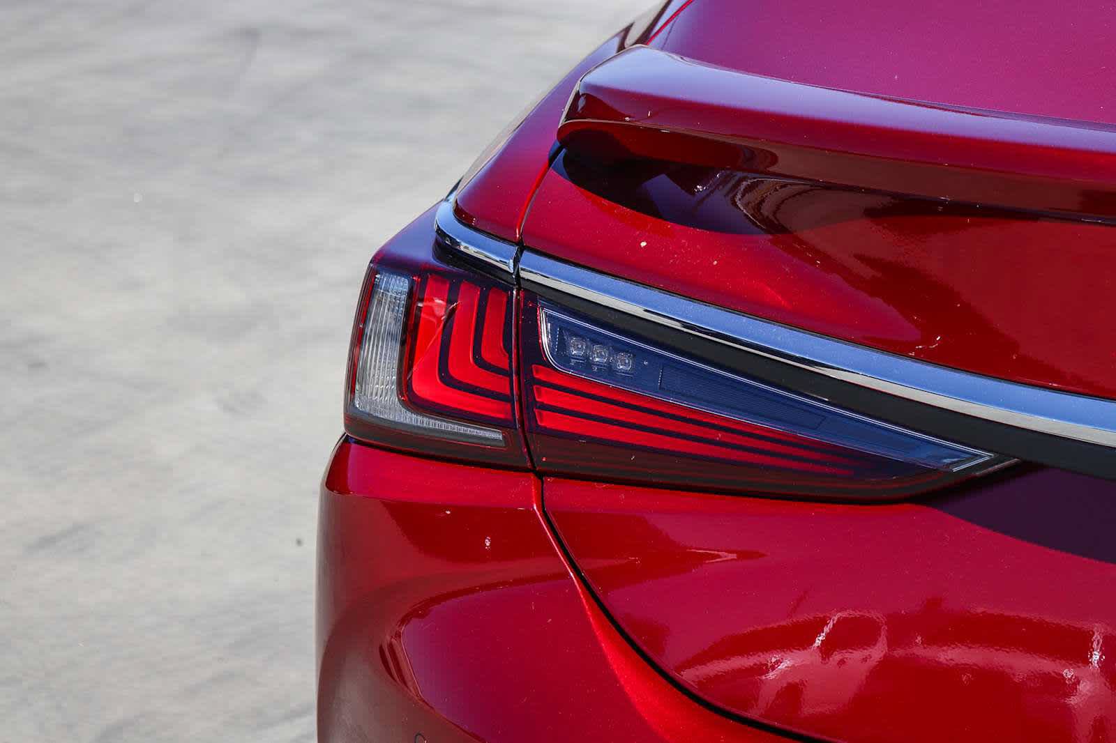 Used 2025 Lexus ES 300h w/ Premium Package FWD image 13