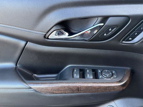 Used 2023 GMC Acadia Denali w/ Black Diamond Edition image 11