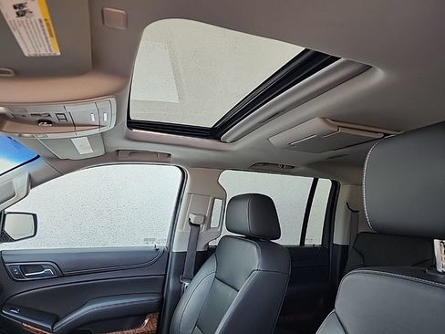 Used 2018 Chevrolet Suburban Premier AWD/4WD image 21