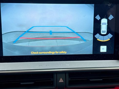 Used 2025 Toyota Prius Plug-In Hybrid image 11