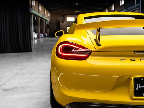 Used 2016 Porsche Cayman GT4 w/ Sport Chrono Package RWD image 39