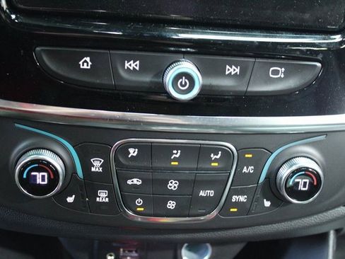 Used 2023 Chevrolet Traverse RS image 28