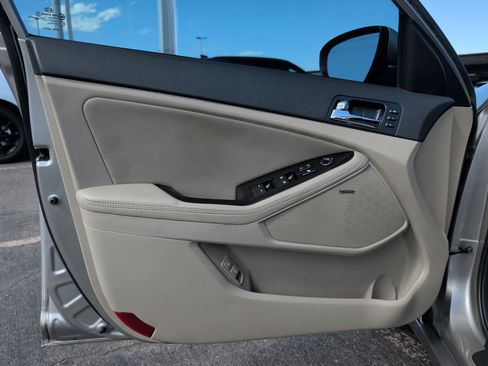 Used 2011 Kia Optima EX FWD image 12