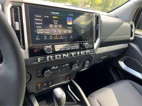 Used 2025 Nissan Frontier SV RWD image 12