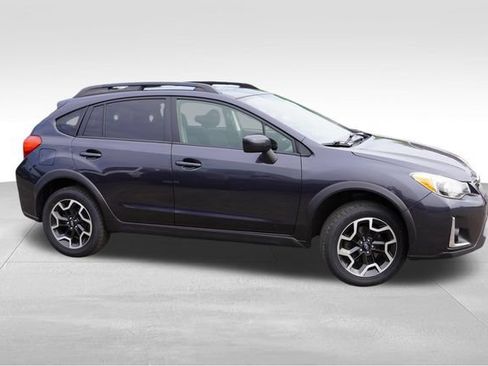 Used 2016 Subaru Crosstrek 2.0i Premium w/ Moonroof Package AWD/4WD image 3