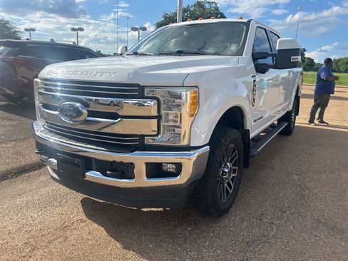 Used 2017 Ford F250 Lariat w/ Lariat Value Package AWD/4WD image 25