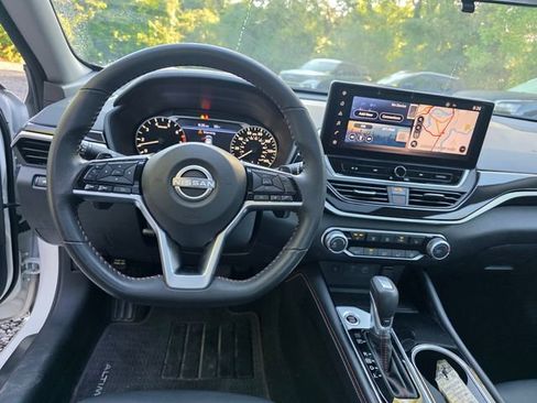 Used 2024 Nissan Altima 2.5 SR w/ SR Premium Package FWD image 13