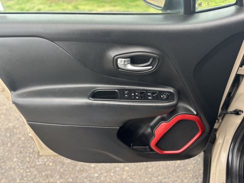 Used 2015 Jeep Renegade Trailhawk w/ Popular Equipment Group image 15