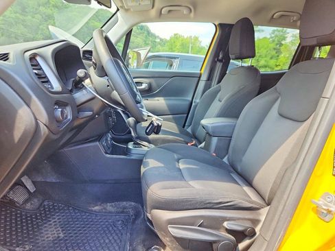 Used 2023 Jeep Renegade Latitude AWD/4WD image 5