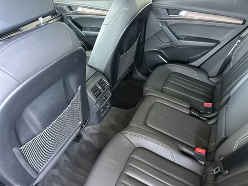 Used 2023 Audi Q5 2.0T Premium w/ Convenience Package AWD/4WD image 4