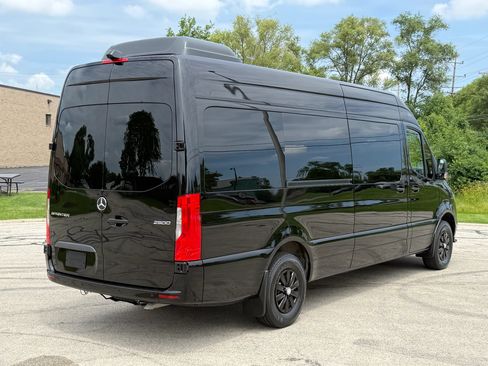 Used 2024 Mercedes-Benz Sprinter 2500 image 4