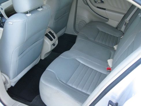 Used 2013 Ford Taurus SE image 24