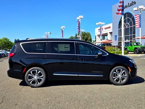 New 2026 Chrysler Pacifica Pinnacle image 7