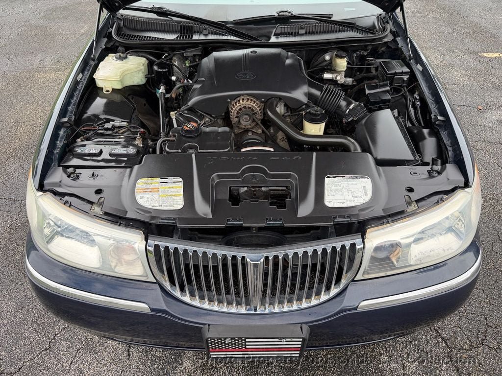 Used 1999 Lincoln Town Car Signature RWD image 61
