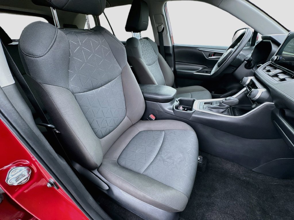 Used 2025 Toyota RAV4 XLE AWD/4WD image 32