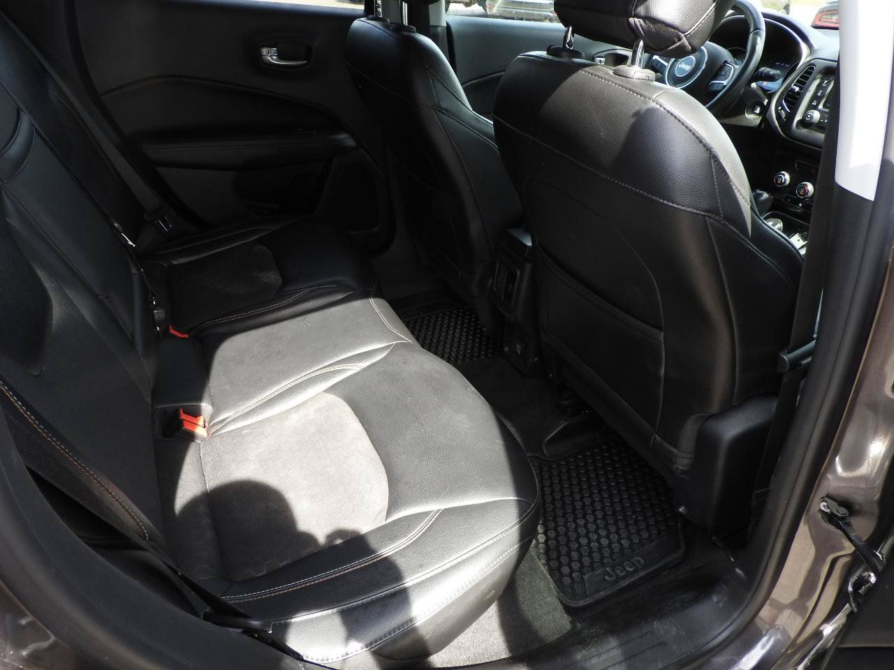 Used 2018 Jeep Compass Latitude w/ Cold Weather Group AWD/4WD image 10