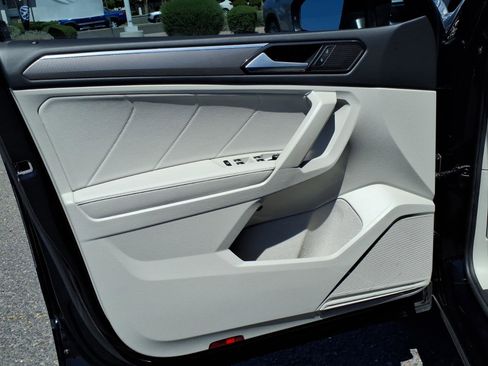 Certified 2023 Volkswagen Tiguan SE R-Line image 18