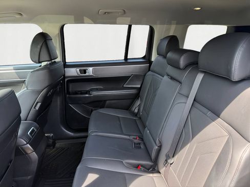 Used 2025 Hyundai Santa Fe SEL AWD/4WD image 14
