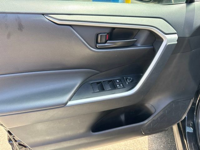Used 2025 Toyota RAV4 LE FWD image 7
