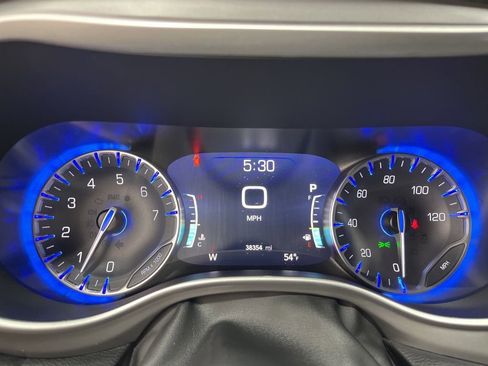 Used 2025 Chrysler Pacifica Select FWD image 15