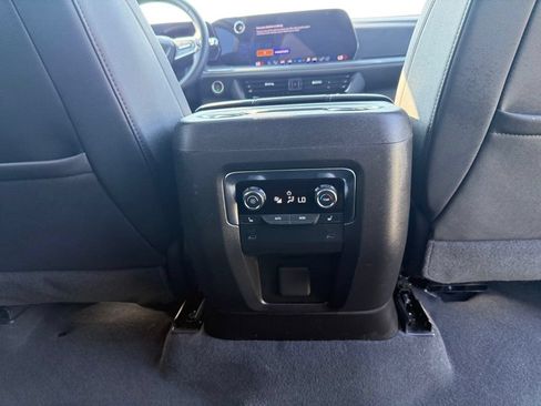 Used 2026 Chevrolet Suburban Premier w/ Sun And Tow Package AWD/4WD image 19