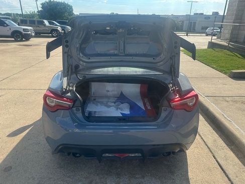 Used 2018 Toyota 86 RWD image 7