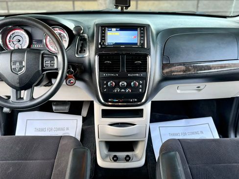 Used 2011 Dodge Grand Caravan Mainstreet image 14