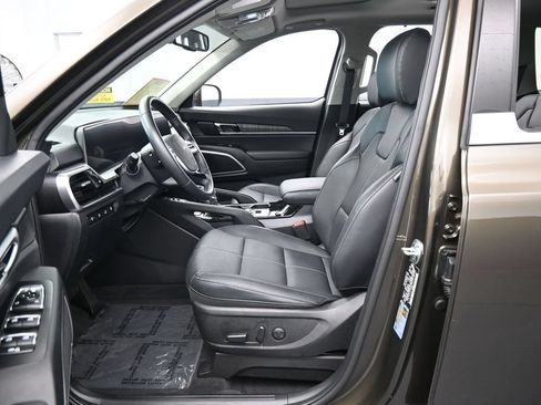 Used 2025 Kia Telluride EX w/ EX Captain's Chair Package FWD image 11