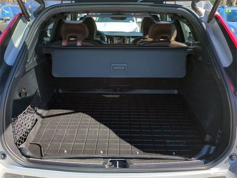 Used 2022 Volvo XC60 T8 Inscription w/ Advanced Package image 12