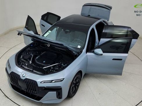 Used 2024 BMW 740i xDrive w/ Premium Package image 90