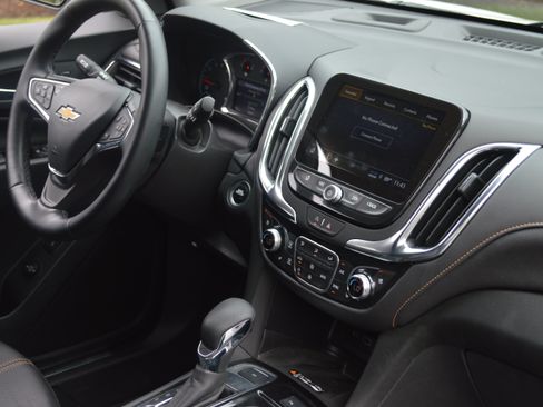 Used 2024 Chevrolet Equinox Premier AWD/4WD image 39