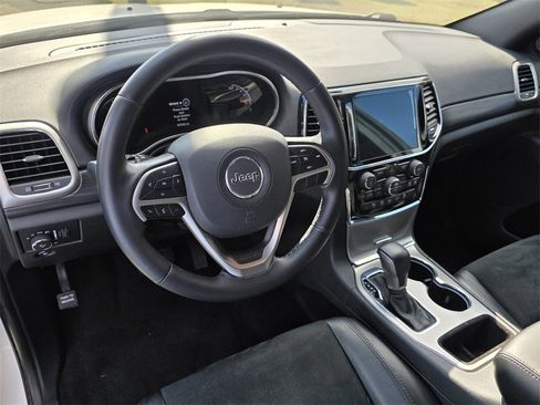 Used 2022 Jeep Grand Cherokee Laredo X image 6