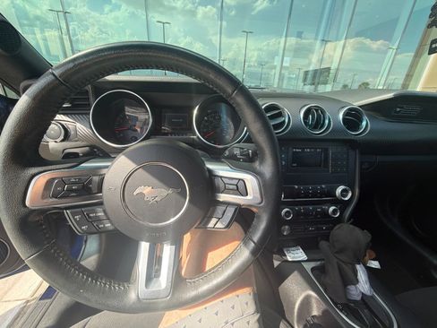 Used 2020 Ford Mustang Coupe RWD image 9