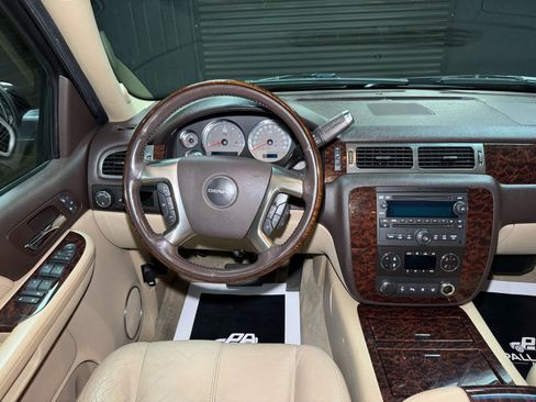 Used 2007 GMC Yukon Denali image 29