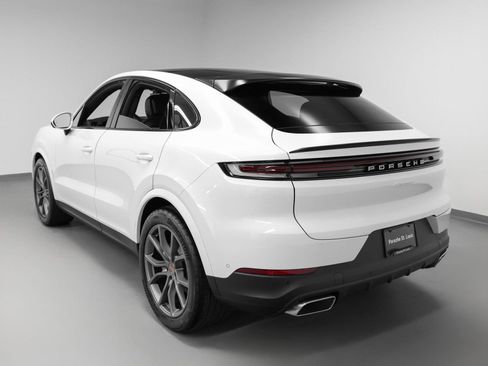 Certified 2025 Porsche Cayenne Coupe AWD/4WD image 3